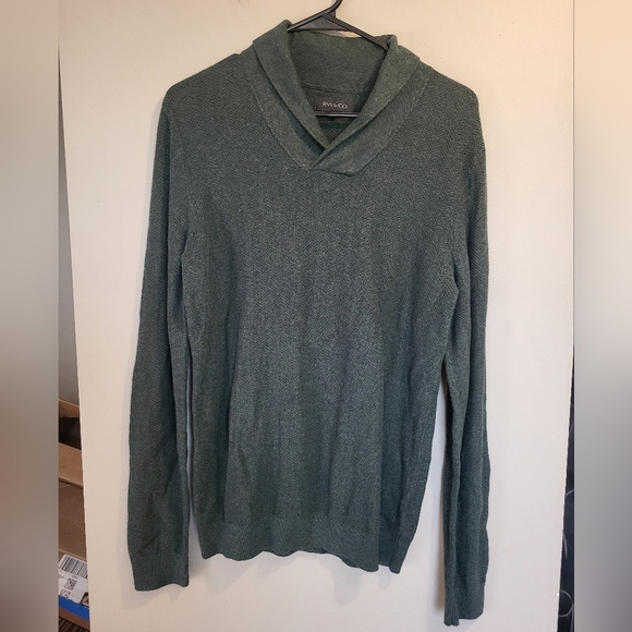 RW&CO. Men's V-Neck Green Sweater, Size Medium - Picture 1 of 4